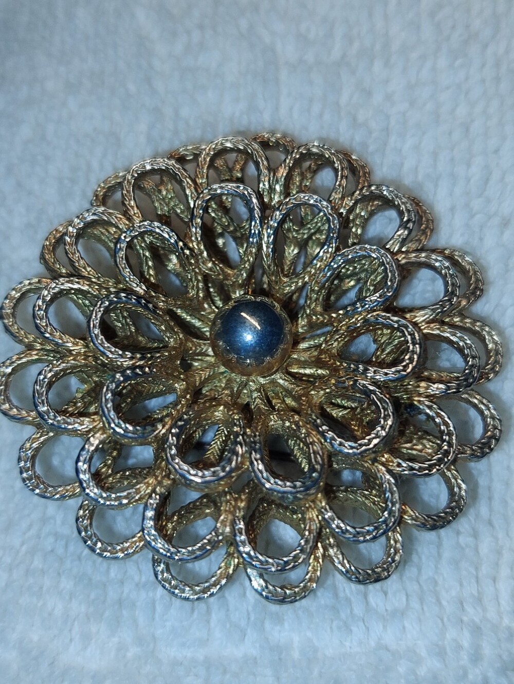 Vintage Gold-Tone Floral Statement Brooch - Elegant Women's Jewelry